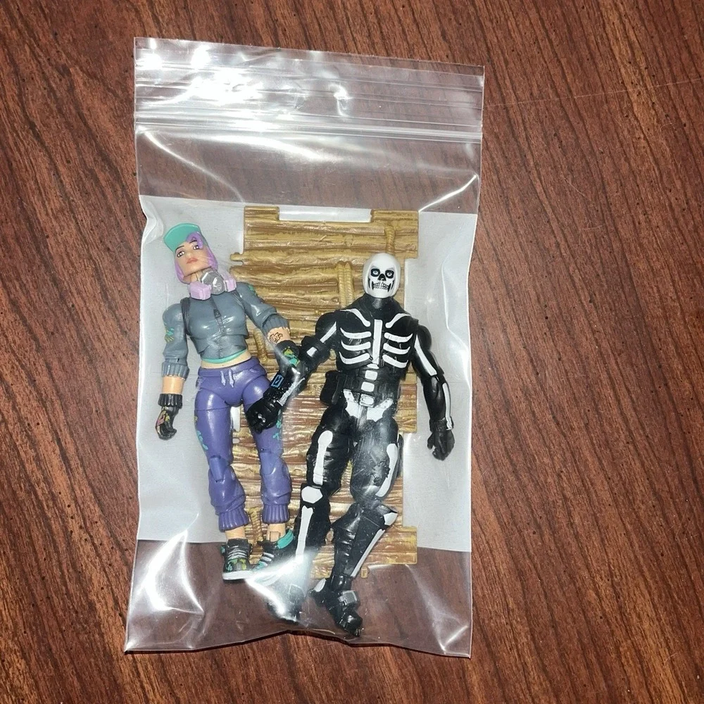 4-inch Fortnite Solo Mode Teknique & Skull Trooper, 2 Pc Wood Building Materials